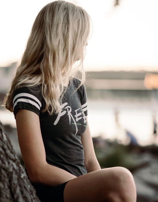 'FREE' VINTAGE LADIES FOOTBALL TEE